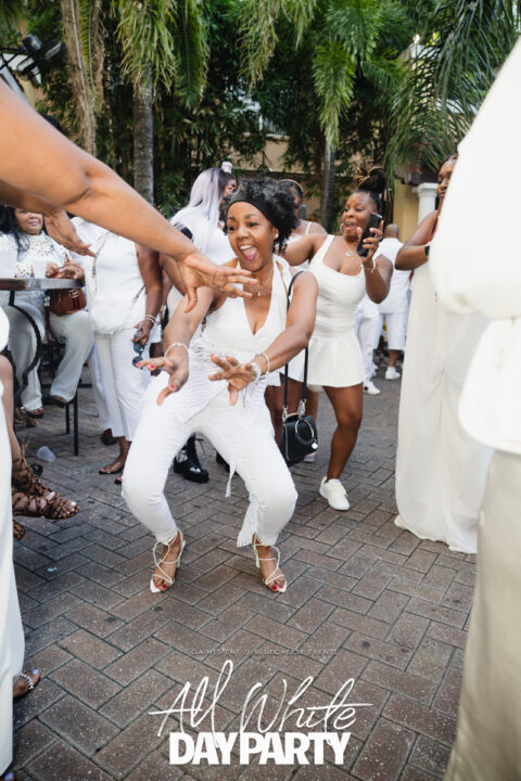 AllWhite-R6II2300