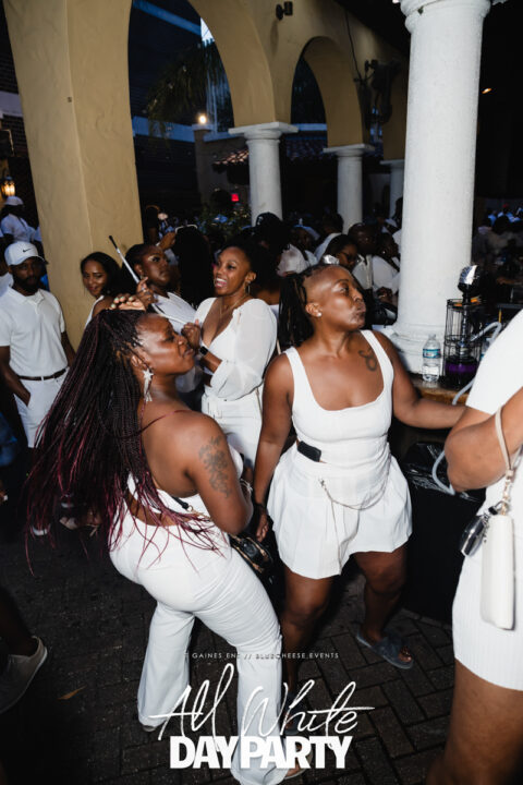 AllWhite-R6II2504